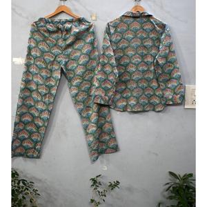 Ensemble de pyjama en coton à imprimé de blocs Design indien traditionnel tissu doux, et parfait pour des nuits douillettes ou se prélasser à la maison - Product Image 5