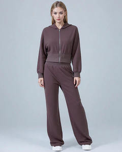 Ensemble de survêtement à capuche pour femme en deux pièces, personnalisé, de luxe, avec strass, décontracté, écologique, respirant - Product Image 6