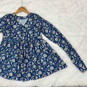 Kurti corto de algodón con estampado floral de moda de peso ligero con mangas largas perfecto para niñas de oficina y collage - Product Image 1