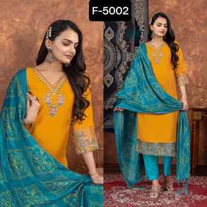 Dernières femmes porter Designer femmes décontracté et vêtements de festival Salwar Kameez costume avec travail de broderie et Bandhani imprimé Dupatta - Product Image 5