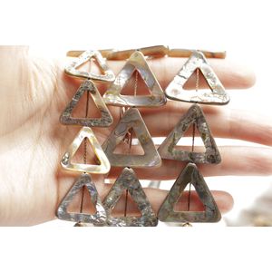 Cuentas Sueltas de Concha de Abulón, Forma Triangular Hueca - Product Image 3