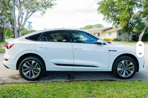 รถยนต์มือสองปี 2021 ออดี้ อีทรอน สปอร์ตแบ็ค พรีเมียม พลัส ดูอัลมอเตอร์ ขับเคลื่อนสี่ล้อ ระบบกันสะเทือนแบบปรับได้อัตโนมัติ ไม่ได้ดัดแปลง - Product Image 5