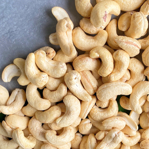 Noix de cajou Offre Spéciale biologiques sous vide noix de cajou crues prix d'usine Santigo Viet Nam - Product Image 1