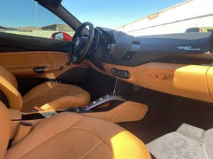 Ferrari 488 Spider Convertible 2018, Certificado, Limpio y en Buen Estado, Motor Turbo de 8L, Neumáticos R17/R20, Asientos de Cuero, Ligero, para Paseos - Product Image 4