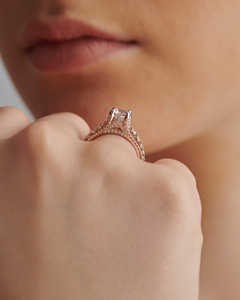 Luxueux IGI certifié bague de mariage en or rose trois rangées tige forme ronde laboratoire créé diamant bijoux fins fêtes en gros - Product Image 2