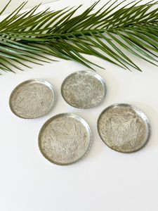 Posavasos pequeño de metal con diseño compacto, ideal para tazas de café de té de escritorio de oficina y servicio diario de bebidas - Product Image 4