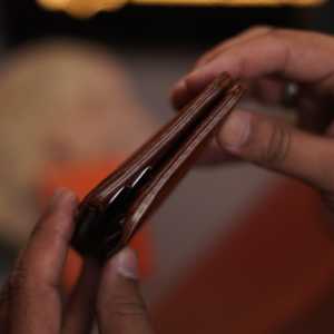 Handcrafted Compact Bifold <b>Wallet</b> for Boys Soft Grain Leather <b>Card</b> <b>Holder</b> Open Closure Anti-Theft Feature Stylish Lady Design - Product Image 3