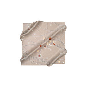 ผ้าพันคอไหมเครปซาตินสีเบจทรงสี่เหลี่ยมลายโซ่ - Product Image 1