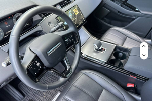 Land Rover Range Rover Evoque P250 Dynamic SE 4dr SUV AWD 2024 Usado en Excelentes Condiciones - Product Image 5