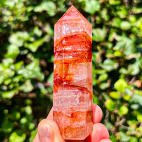Vente en gros de tours de quartz de feu naturel de haute qualité, pierres de guérison, pointes de baguette de quartz de feu pour la décoration