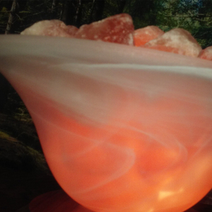 Lampe de sel de l'Himalaya naturel forme de bol veilleuse style fleur sculptée pour purifier l'air décoration de la maison lampe de sel en cristal à vendre - Product Image 4