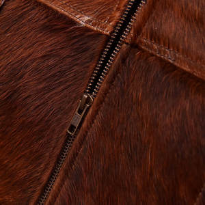 Comodidad y estilo atrevido combinados en el cabello en la chaqueta de cuero Moda de clima frío sobresaliente con el cabello en la chaqueta de cuero - Product Image 5