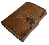 Vente en gros 100% carnet de notes en cuir véritable pentagramme en relief 100 feuilles livre vierge fait à la main avec serrure antique C pour femmes et hommes