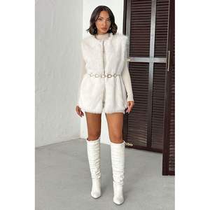 Chaleco de Piel Sintética Color Crema para Mujer, Marca Topshow, Venta al Por Mayor - Product Image 4