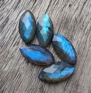 Vente en gros de pierres précieuses labradorite bleue naturelle certifiée IGI Marquise Checker Cut Flat Back Beda Shape All Loose Gemstones - Product Image 1