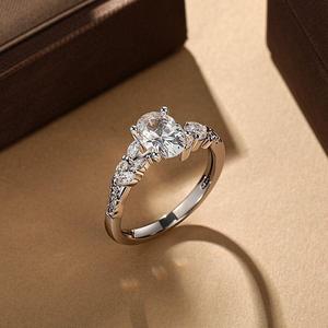 Bague de fiançailles ovale Jeulia Olivetta Bypass Leaf Motif - Argent sterling avec placage rhodium et or jaune - Product Image 3