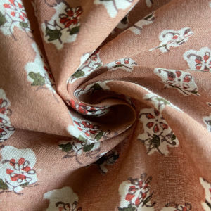 Tela de Algodón Estampada a Mano con Diseño Floral Rosa Polvoriento, Diseño Indo-Europeo Vintage - Product Image 1