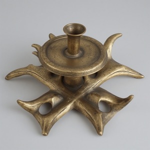 Bougeoir en corne de renne coulé à la main en aluminium avec finition patine noire mate Travail artisanal offrant une décoration - Product Image 1