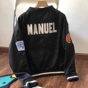 Chaqueta de entrenamiento con letras en la espalda bordada, estilo callejero, informal, holgada, para hombres y mujeres, de la más alta calidad - Product Image 6