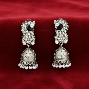 Boucles d'oreilles Jhumka en argent oxydé de style antique, bijoux fantaisie traditionnels pour femmes et filles - Product Image 1
