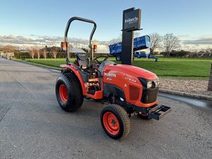 Original Kubota STW34 Compact Tractor with strong engine - Product Image 3