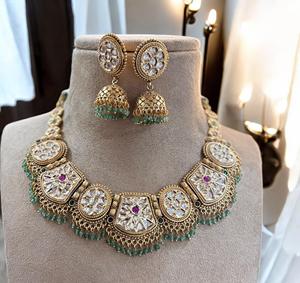 Ensemble Rajwadi traditionnel plaqué or avec boucles d'oreilles pour femmes collier Polki classique avec boucles d'oreilles bijoux de mariage de créateur - Product Image 2