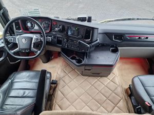 Camion Scania R580 d'occasion 2017, tête de tracteur, cabine supérieure, moteur diesel, unité de traction 6x2 pour le transport logistique |   Prêt à l'exportation - Product Image 2