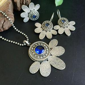 Collier fait main avec plaqué argent 925 avec argent ressemblant bijoux oxydés antiques en laiton pour mariage et fête - Product Image 1