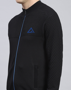 ชุดวอร์มสีดำเรียบหรูสำหรับผู้ชาย ชุดออกกำลังกายที่ทันสมัยและใช้งานได้จริง ชุดวอร์มที่ทันสมัยและใช้งานได้จริงสำหรับการใช้งานในชีวิตประจำวัน โดย Ako - Product Image 4