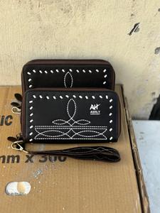 Tarjetero y muñequera con doble cremallera de cuero genuino para mujer de la mejor calidad, diseño de punto de bota pintado a mano, monederos de mano elegantes - Product Image 4