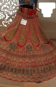 Robe élégante ethnique en georgette pour femme avec broderie lourde, parfaite pour les mariages, les soirées et les occasions spéciales - Product Image 5