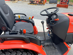 รถแทรกเตอร์ฟาร์มขับเคลื่อน 4 ล้อ ปี 2024 พร้อมที่ตักด้านหน้า 60-70 แรงม้า มอเตอร์เกียร์และชิ้นส่วนหลักของเครื่องยนต์สำหรับใช้งานในฟาร์ม - Product Image 2