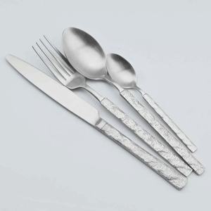 Couverts en acier inoxydable élégants au design de luxe royal à long manche rugueux personnalisé poli mat argent moderne - Product Image 1