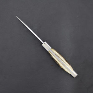 Navaja Plegable Hecha a Mano de Acero D2 con Mango de Cuerno de Ciervo y Funda de Cuero - Product Image 3