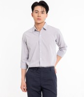 Services de Traitement de Vêtements pour Hommes en Polyester à Compression Personnalisée en Gros au Vietnam – Prix Compétitif, Options de Conception de Chemises OEM/ODM