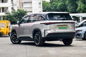 Berline électrique d'occasion 2025, système de conduite intelligent, puce de calcul haute performance, transmission automatique R18 - Product Image 5