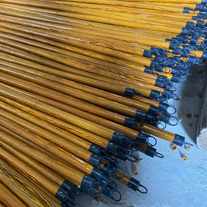 Bâton de balai en bois enduit de PVC de 120cm avec sac de vadrouille en plastique et tête à poils emballé pour le nettoyage à domicile - Product Image 1