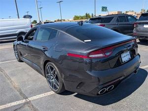 Luces LED para Volante a la Izquierda, Asientos de Cuero, Neumáticos R19 para Stinger GT2 2022 - Product Image 3