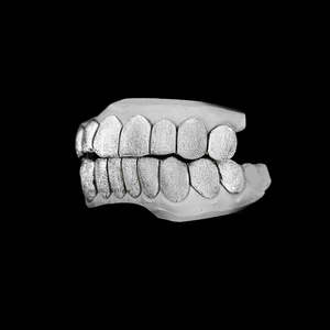 Grillz de Oro de 10K Hechos a Mano con Diseño de Cruz de 6 Dientes, Texturizados con Corte de Diamante, para Dientes Superiores, Odontología Fina - Product Image 5