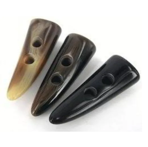 Bouton à bascule en corne de boeuf de buffle poli à la main pour accessoires de vêtement Bascule à 2 trous avec logo de manteau pour la décoration - Product Image 2