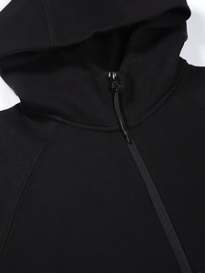 Ensemble de survêtement pour homme en molleton technique noir jais, veste à capuche zippée et pantalon de jogging fuselé assorti, deux pièces, style athlétique - Product Image 4