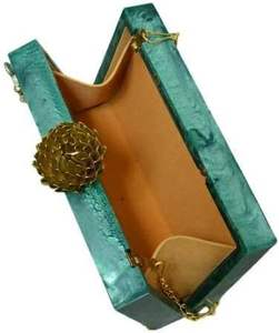 Pochette en résine avec logo personnalisé pour les marques de mode Pochette élégante en résine brillante Vente en gros de pochette en résine personnalisée au design élégant - Product Image 5