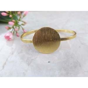 Bracelets classiques faits à la main en laiton plaqué or, style élégant avec design classique - Product Image 6
