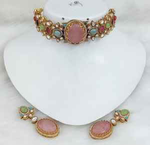 Ensemble de collier ras du cou en laiton Polki inspiré de Sabyasachi, idéal pour les mariages, les tenues de soirée, complète les tenues ethniques et occidentales - Product Image 1