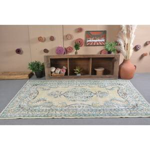 Alfombra turca Vintage de 5,2x8,2 pies, hecha a mano, amarillo, azul, diseño de retazos, Material de algas marinas de lana con estilo de respaldo de látex para adolescentes - Product Image 1