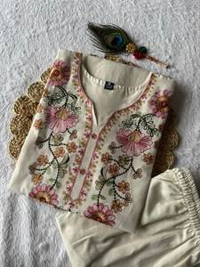 Conjunto de Kurti, Pantalón y Dupatta Rectos, Elegantes y Grandiosos, Colección Étnica India Opulenta para Venta al por Mayor B2B y Regalos Corporativos - Product Image 4