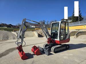 Mini-excavatrice Takeuchi TB228 de 2,8 tonnes, 24,4 CV, diesel, profondeur de creusement de 2,55 m, force de rupture de 27,1 kN, excavatrice hydraulique compacte - Product Image 1