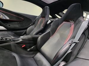 Coupé GT RWD 2023 d'occasion en excellent état, toit ouvrant, transmission automatique, transmission intégrale, V8 612 ch - Product Image 4