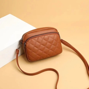 Bolsos bandolera para mujer al por mayor, bolso pequeño de cuero suave y sencillo para mujer, modelo 2026, mini bolso de hombro diagonal con fragancia. - Product Image 6