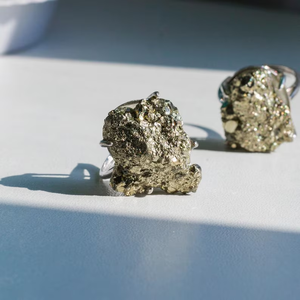 Bague en pierres précieuses de pyrite brute de qualité supérieure à la mode en argent sterling 925 bague de conception unique en gros prix d'usine bijoux en argent - Product Image 1